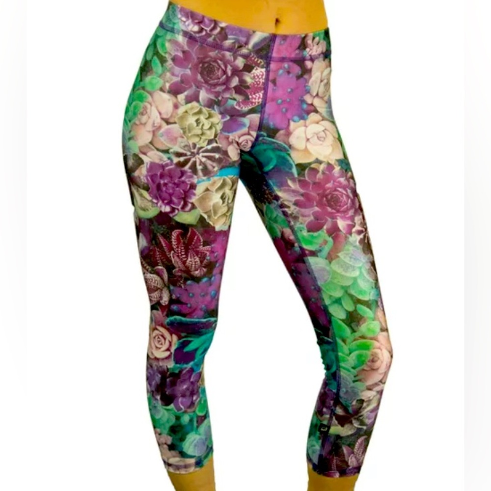 Terez Size L Capri Performance Leggings Purple Succulent NWT made in NYC